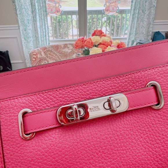 Coach Swagger Wristlet/crossbody bag 2in 1 /NWT - Picture 5 of 15